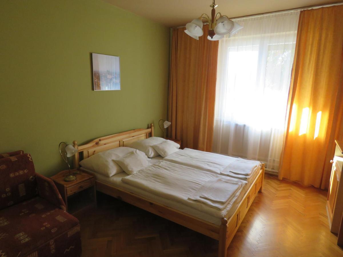 Thermal Apartmanhaz Komárom Esterno foto