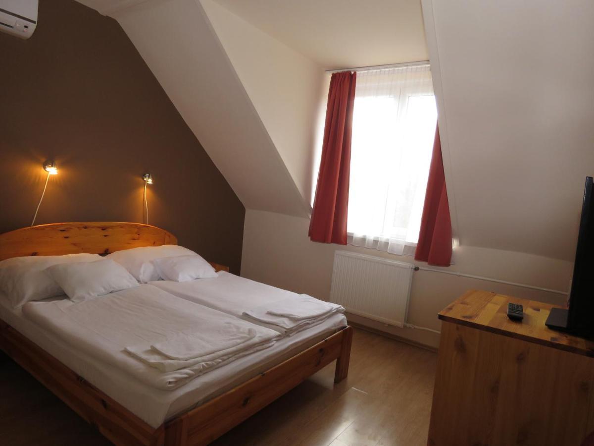 Thermal Apartmanhaz Komárom Esterno foto