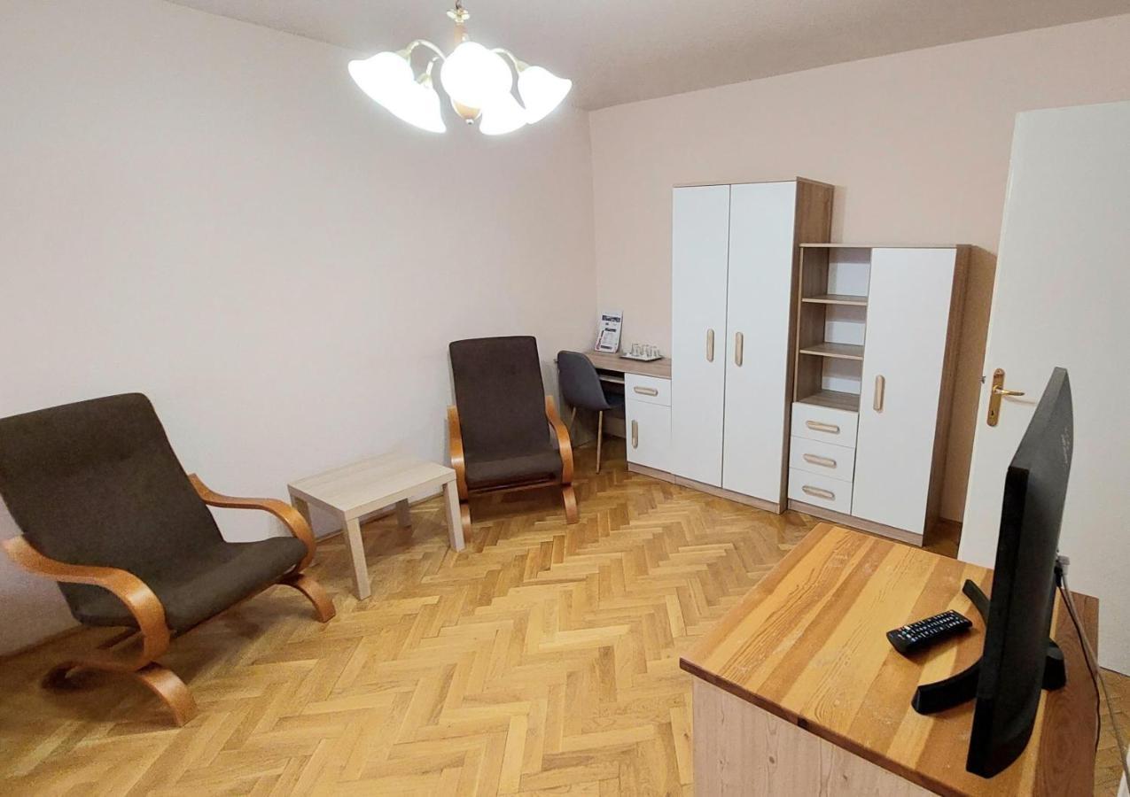Thermal Apartmanhaz Komárom Esterno foto
