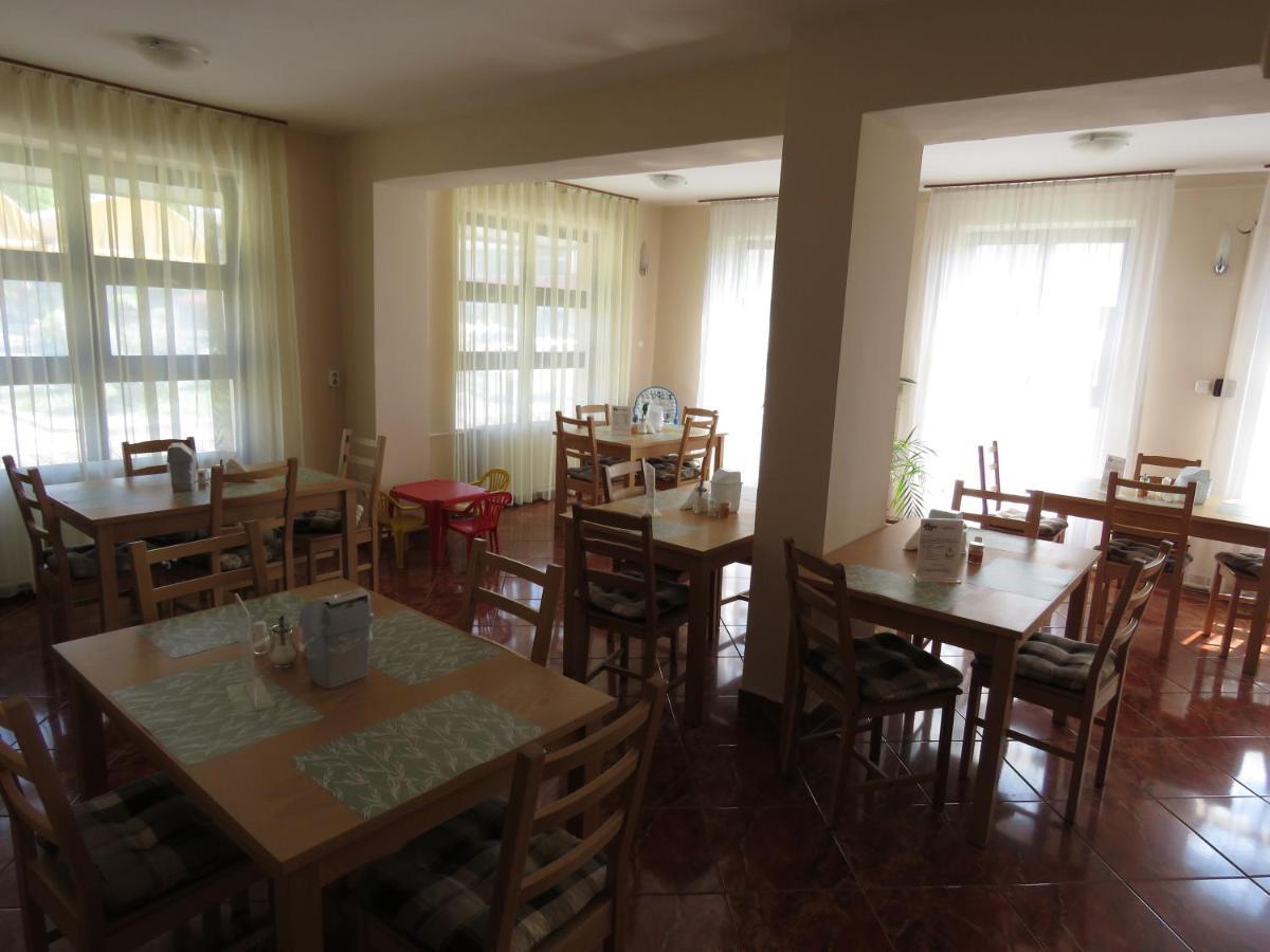 Thermal Apartmanhaz Komárom Esterno foto