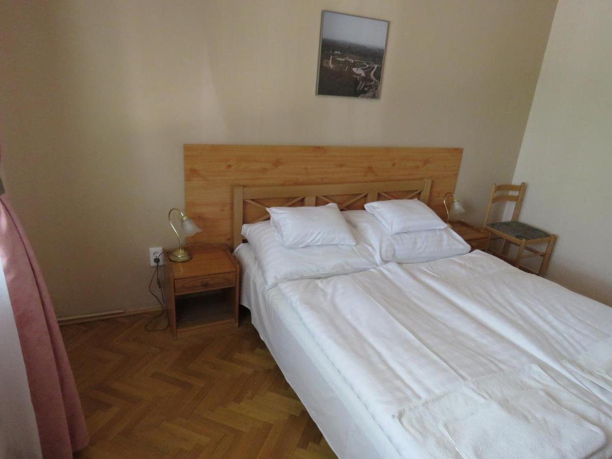 Thermal Apartmanhaz Komárom Esterno foto
