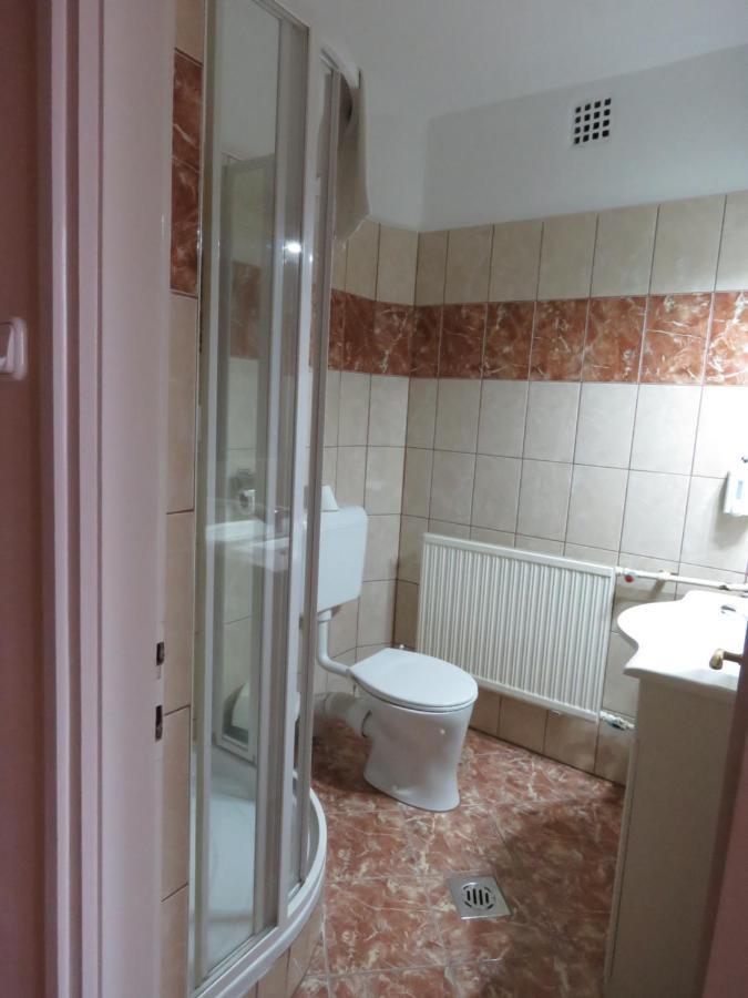 Thermal Apartmanhaz Komárom Esterno foto
