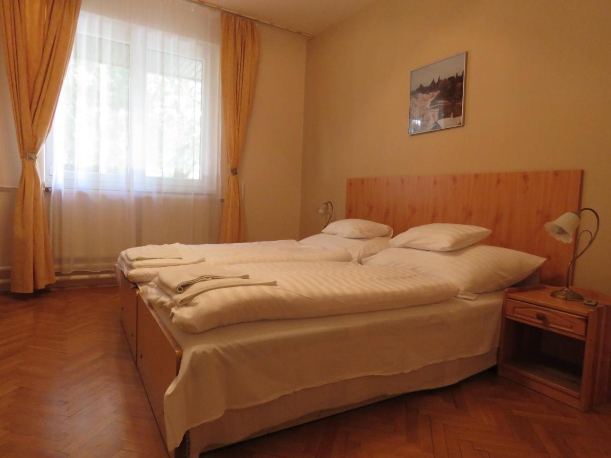 Thermal Apartmanhaz Komárom Esterno foto